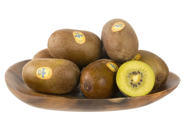 Kiwi Gold cortado ao meio em travessa